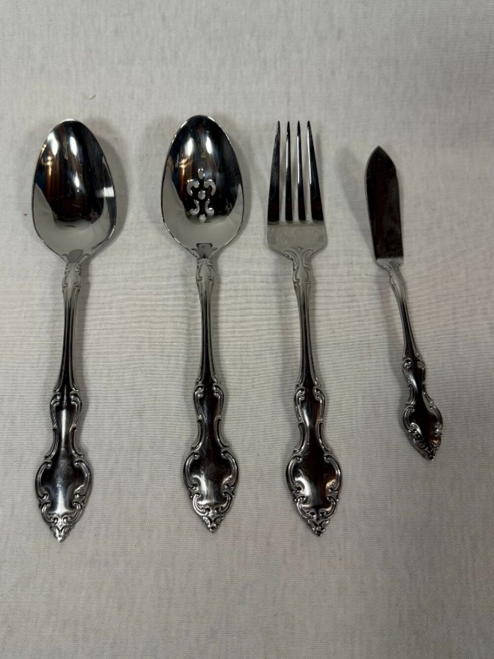 Oneida Mikayla Stainless Serving Set Hostess Spoon Meat Fork Slotted Knife 4pc
